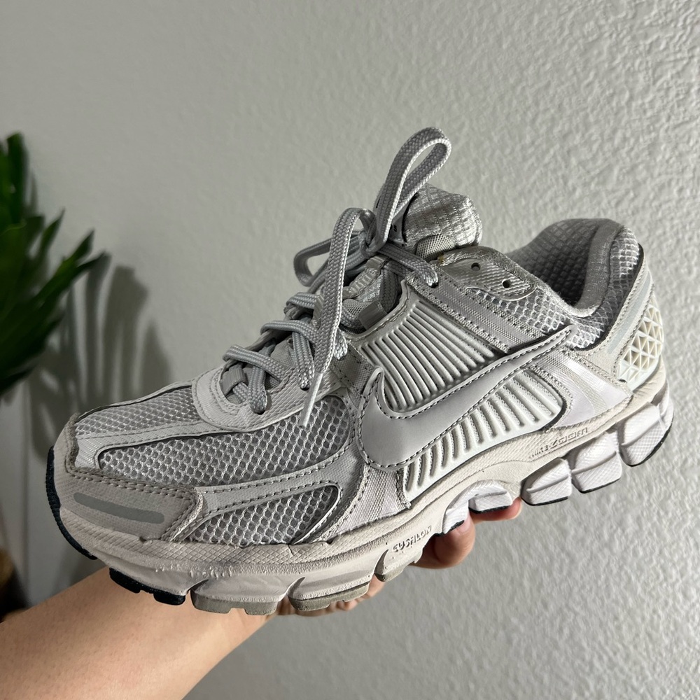 NIKE Zoom Vomero 5 Sneakers - Picture 12 of 12